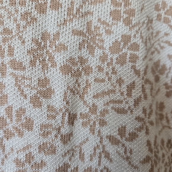 GEMMA + JANE Floral Jaquard Sweater Polo Top in White and Sand. Size Small - Picture 6 of 11